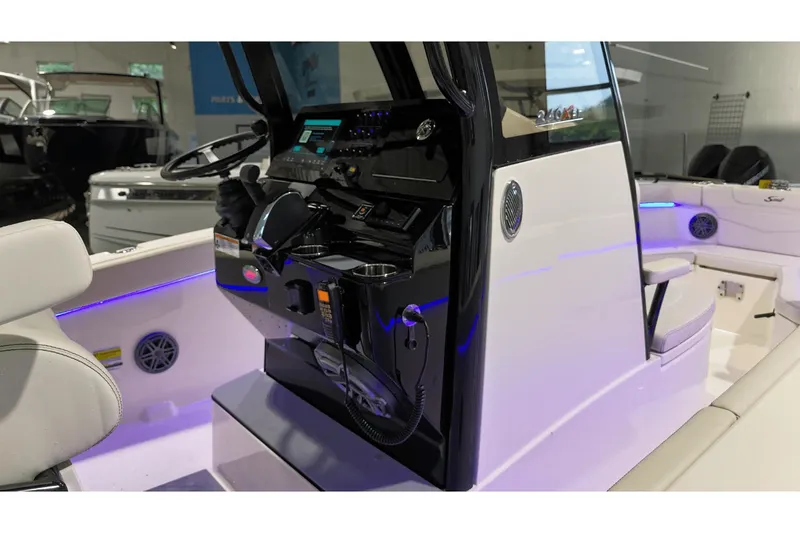 Slide: The Image of Scout 240 XSF 2025 - 18