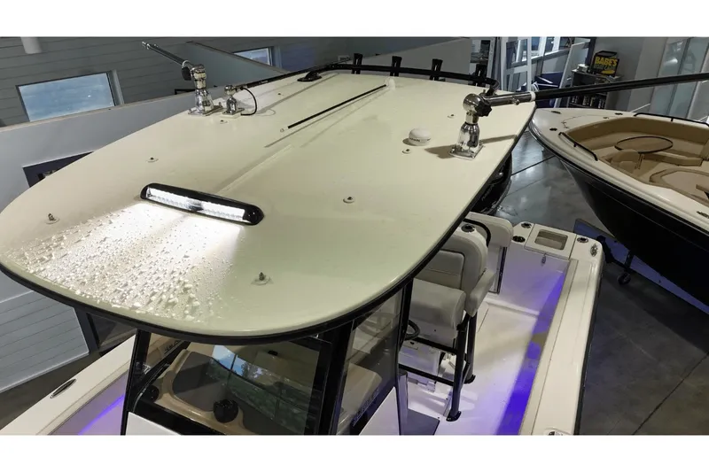 Slide: The Image of Scout 240 XSF 2025 - 22