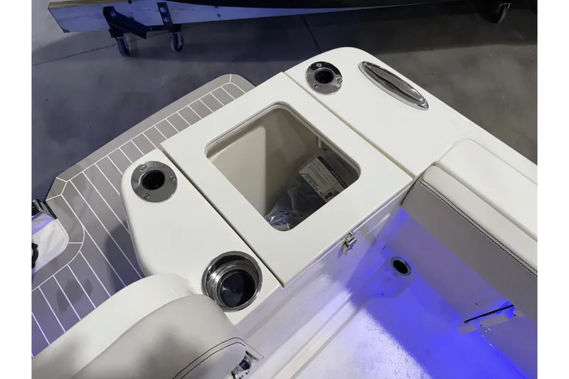 Slide: The Image of Scout 240 XSF 2025 - 25