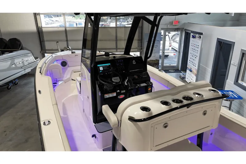 Slide: The Image of Scout 240 XSF 2025 - 4