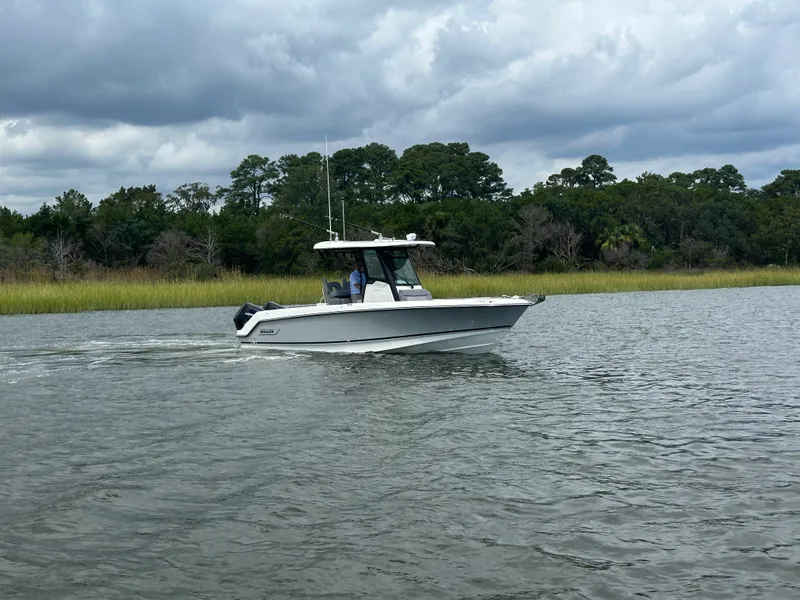 Slide: The Image of Boston Whaler 250 Outrage 2025 - 1