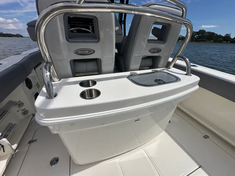 Slide: The Image of Boston Whaler 250 Outrage 2025 - 21