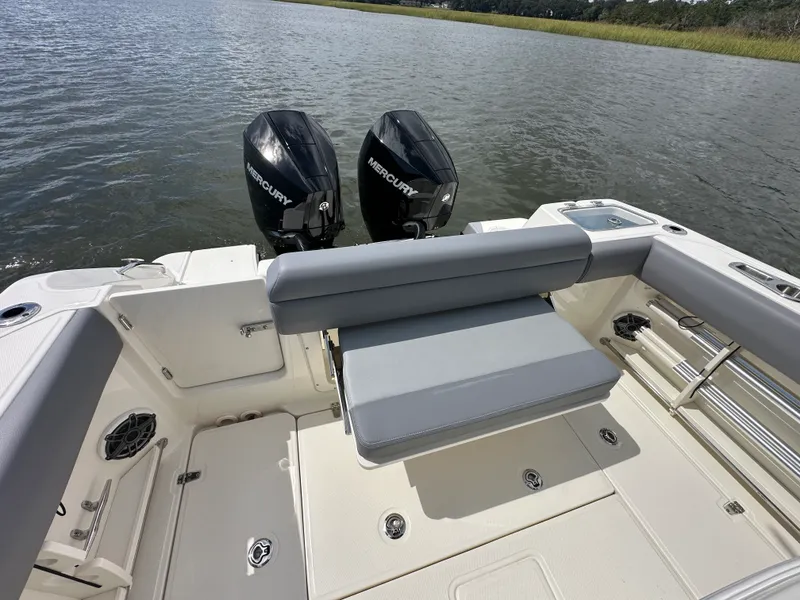 Slide: The Image of Boston Whaler 250 Outrage 2025 - 22