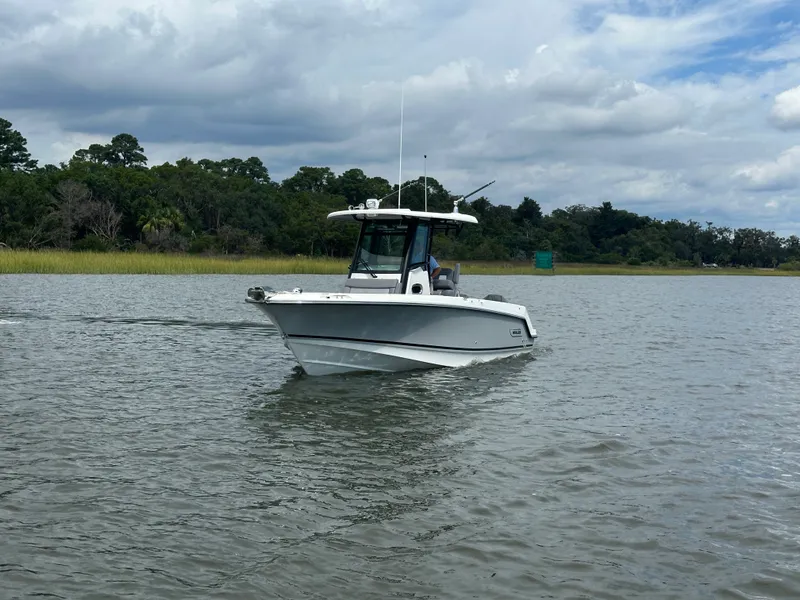 Slide: The Image of Boston Whaler 250 Outrage 2025 - 3