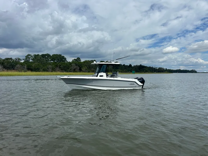 Slide: The Image of Boston Whaler 250 Outrage 2025 - 5