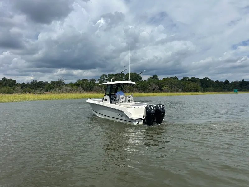 Slide: The Image of Boston Whaler 250 Outrage 2025 - 7