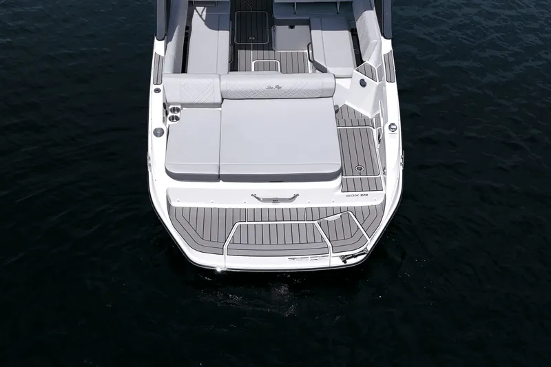 Slide: The Image of Sea Ray SDX 270 2025 - 10