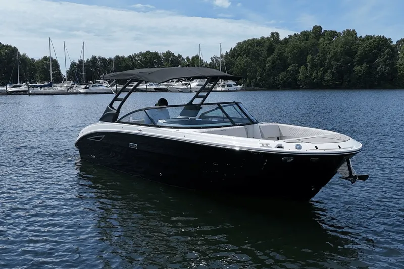 Slide: The Image of Sea Ray SDX 270 2025 - 2