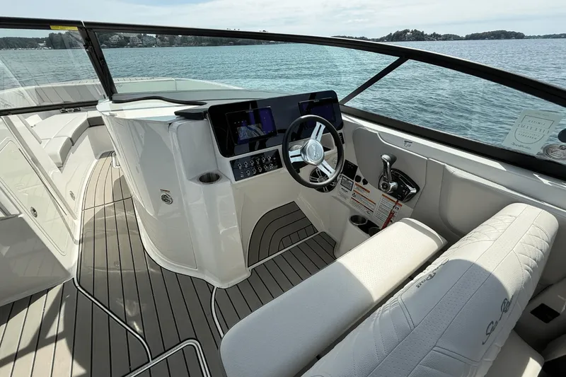 Slide: The Image of Sea Ray SDX 270 2025 - 22