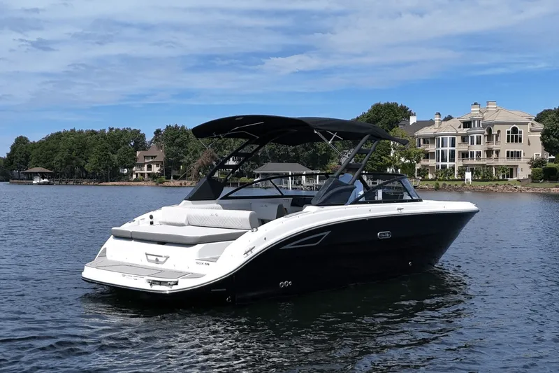 Slide: The Image of Sea Ray SDX 270 2025 - 5
