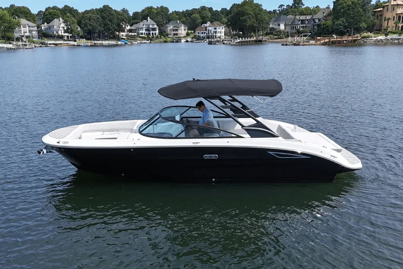 Slide: The Image of Sea Ray SDX 270 2025 - 8