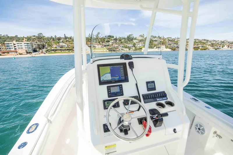Slide: The Image of Regulator Marine 23 CC 2018 - 8