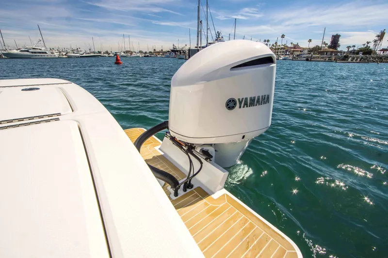 Slide: The Image of Regulator Marine 23 CC 2018 - 13