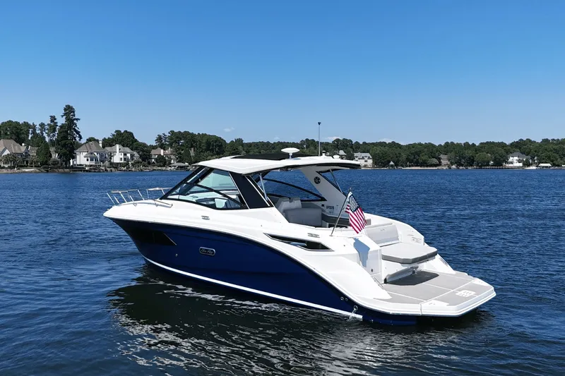 Slide: The Image of Sea Ray Sundancer 320 2025 - 10