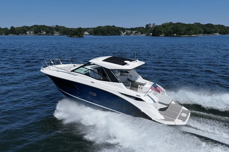 Slide: The Image of Sea Ray Sundancer 320 2025 - 11