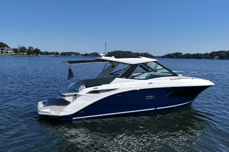 Slide: The Image of Sea Ray Sundancer 320 2025 - 2