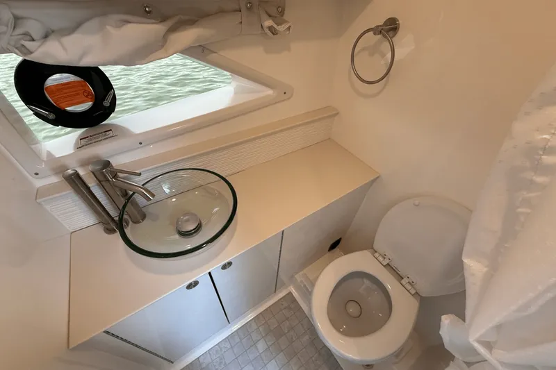 Slide: The Image of Sea Ray Sundancer 320 2025 - 37