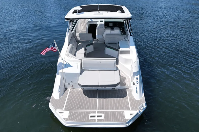 Slide: The Image of Sea Ray Sundancer 320 2025 - 5