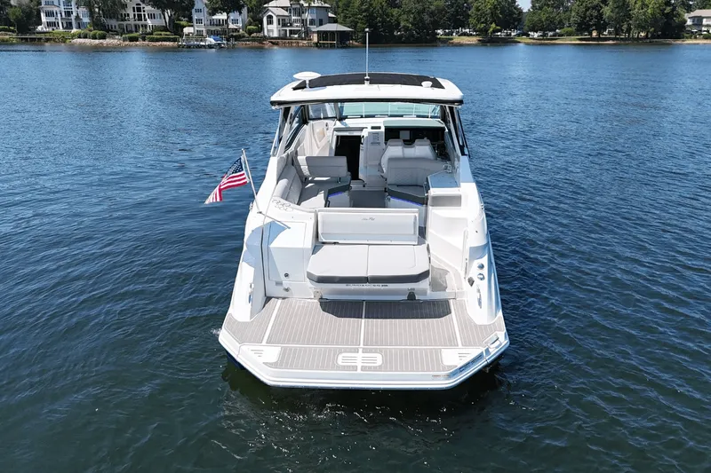 Slide: The Image of Sea Ray Sundancer 320 2025 - 6