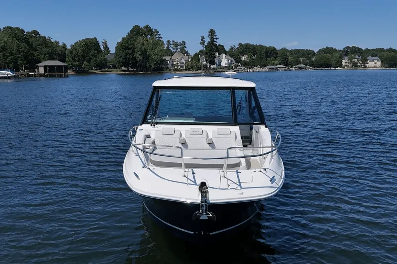 Slide: The Image of Sea Ray Sundancer 320 2025 - 8