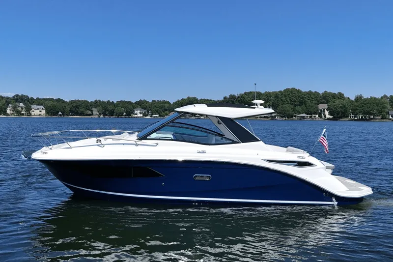 Slide: The Image of Sea Ray Sundancer 320 2025 - 9
