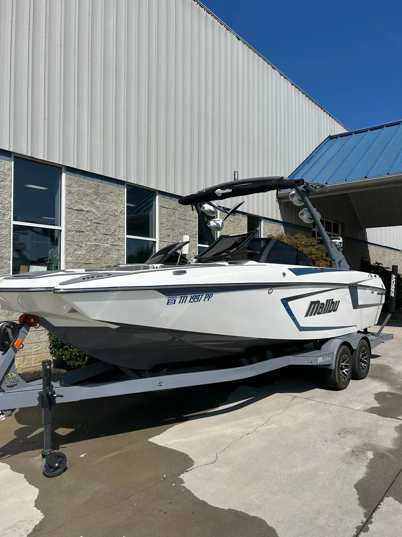 Slide: The Image of Malibu 24 MXZ 2021 - 4