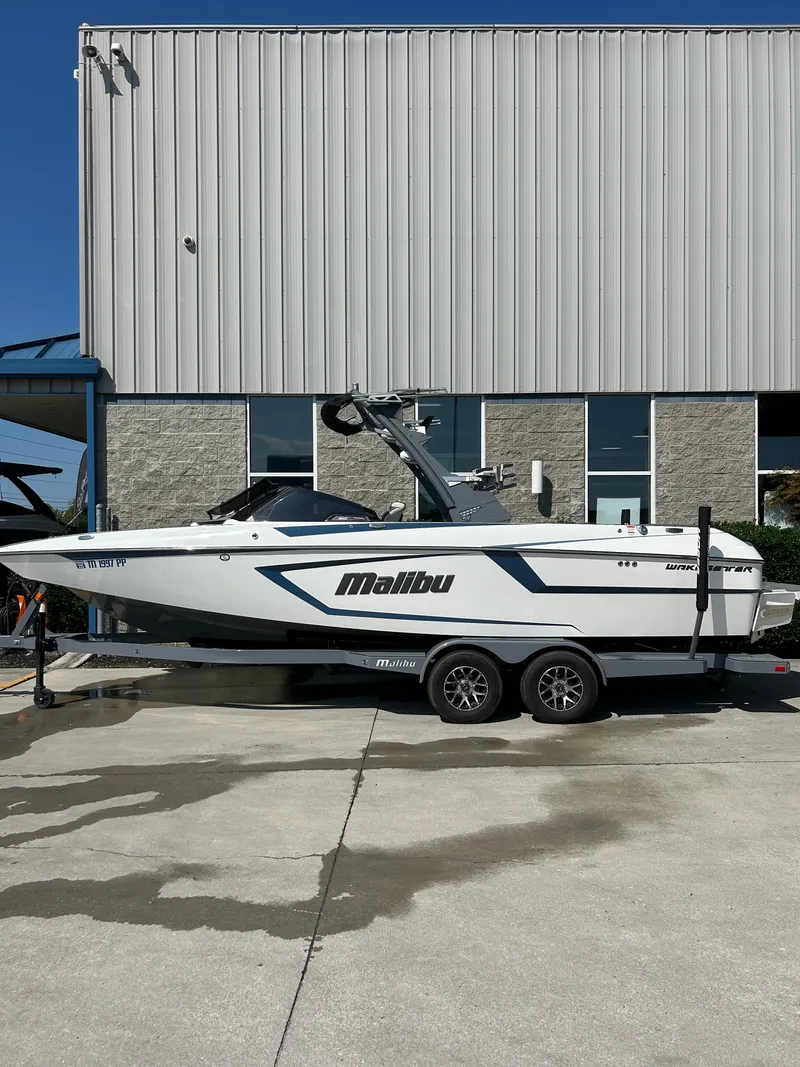 Slide: The Image of Malibu 24 MXZ 2021 - 1