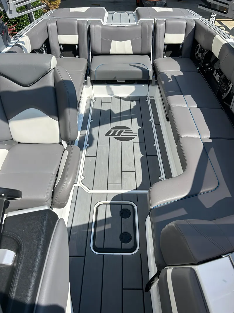 Slide: The Image of Malibu 24 MXZ 2021 - 10