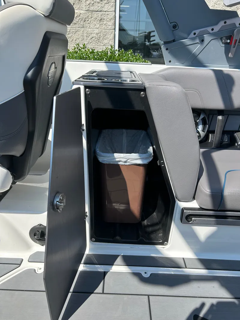 Slide: The Image of Malibu 24 MXZ 2021 - 8