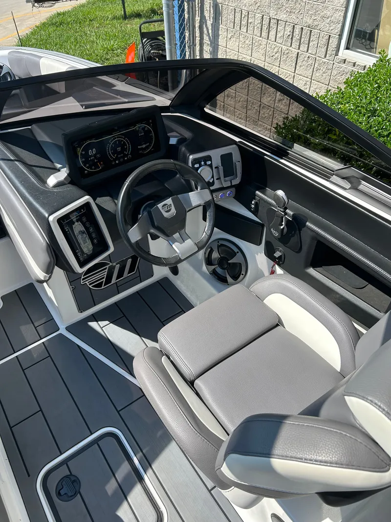 Slide: The Image of Malibu 24 MXZ 2021 - 11