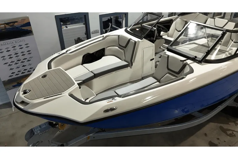 Slide: The Image of Yamaha AR250 2025 - 19