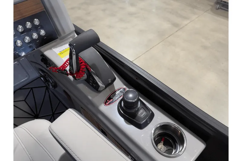 Slide: The Image of Harris Grand Mariner 250 2025 - 14