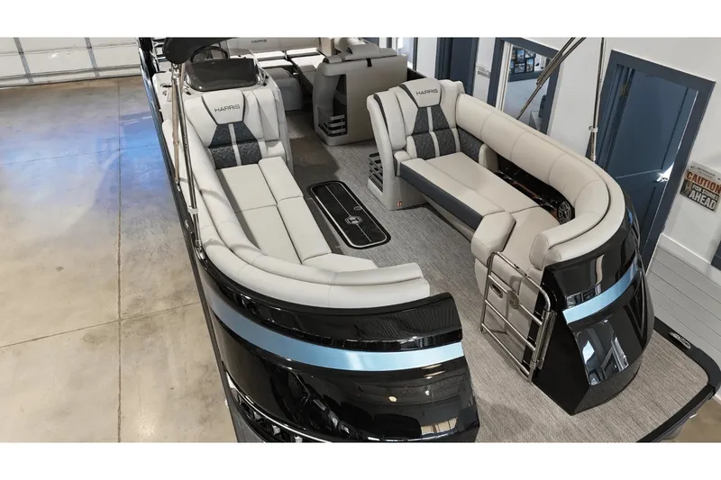 Slide: The Image of Harris Grand Mariner 250 2025 - 17