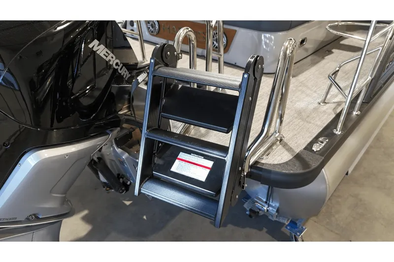 Slide: The Image of Harris Grand Mariner 250 2025 - 4