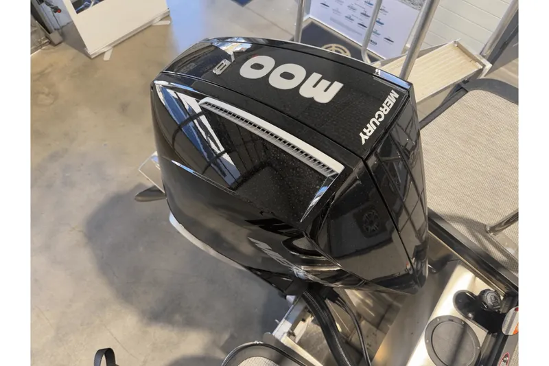 Slide: The Image of Harris Grand Mariner 250 2025 - 5