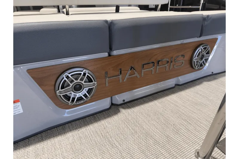 Slide: The Image of Harris Grand Mariner 250 2025 - 9