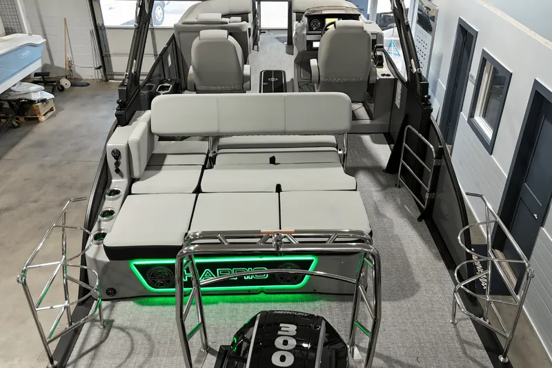 Slide: The Image of Harris 230 Grand Mariner 2025 - 10