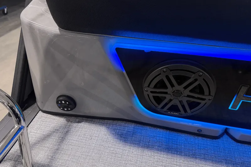 Slide: The Image of Harris 230 Grand Mariner 2025 - 12