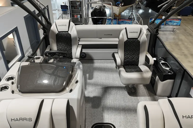 Slide: The Image of Harris 230 Grand Mariner 2025 - 15