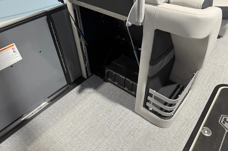 Slide: The Image of Harris 230 Grand Mariner 2025 - 19