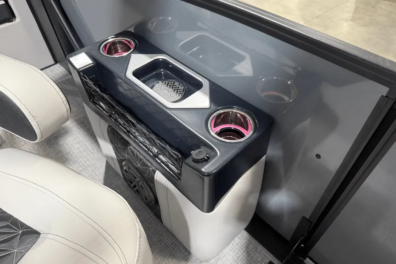 Slide: The Image of Harris 230 Grand Mariner 2025 - 20