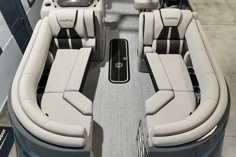 Slide: The Image of Harris 230 Grand Mariner 2025 - 22