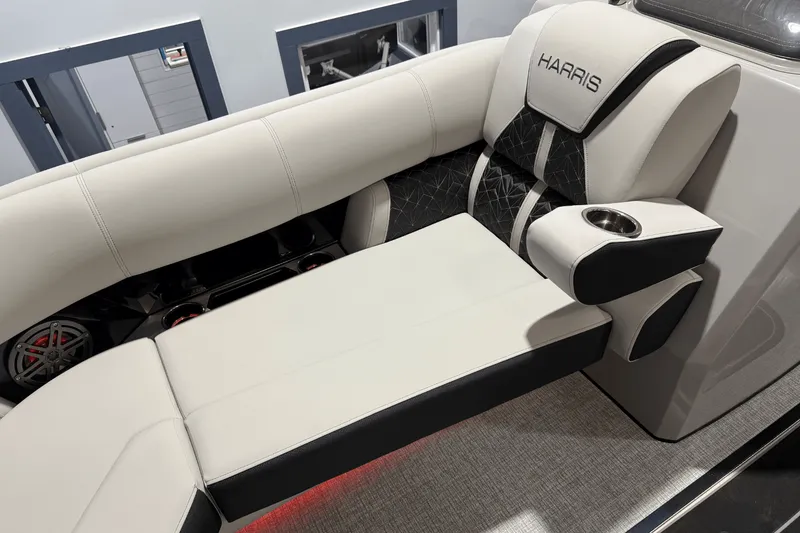 Slide: The Image of Harris 230 Grand Mariner 2025 - 23