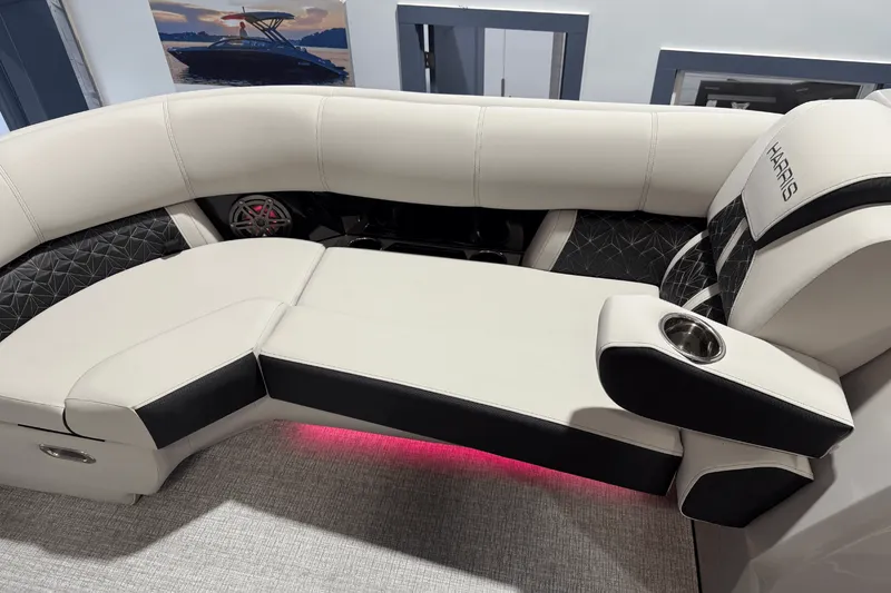 Slide: The Image of Harris 230 Grand Mariner 2025 - 24