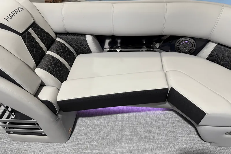 Slide: The Image of Harris 230 Grand Mariner 2025 - 25