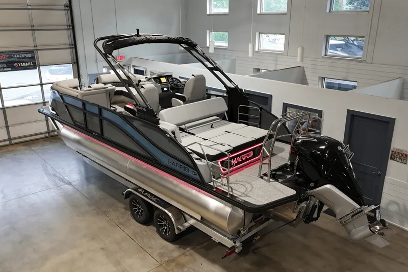 Slide: The Image of Harris 230 Grand Mariner 2025 - 6