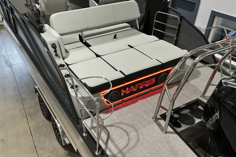 Slide: The Image of Harris 230 Grand Mariner 2025 - 8