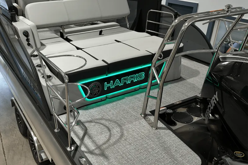 Slide: The Image of Harris 230 Grand Mariner 2025 - 9