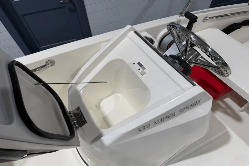 Slide: The Image of Boston Whaler 130 Super Sport 2025 - 12