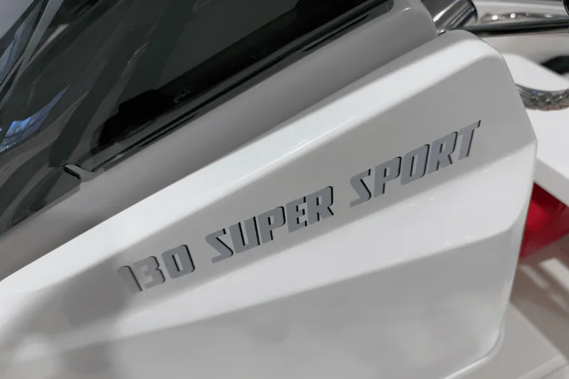 Slide: The Image of Boston Whaler 130 Super Sport 2025 - 13